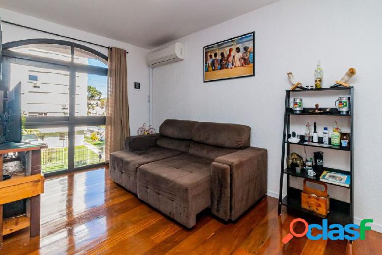 Apartamento com 3 quartos, 74m², à venda em Porto Alegre,