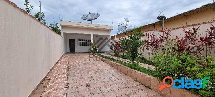 CASA A VENDA NO CENTRO DE ITANHAÉM Á 500M DO MAR.