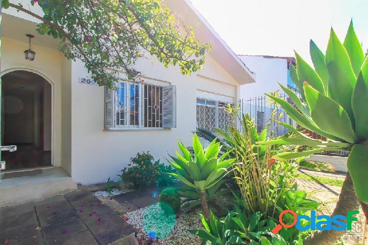 Casa com 3 quartos, 139m², à venda em Porto Alegre,