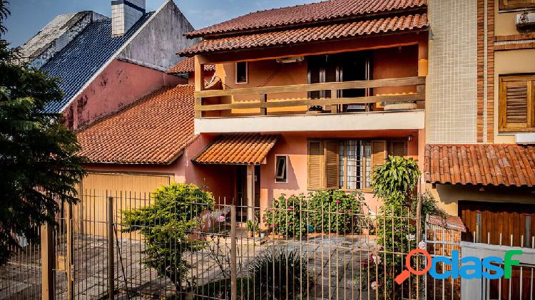 Casa com 3 quartos, 247m², à venda em Porto Alegre, Jardim