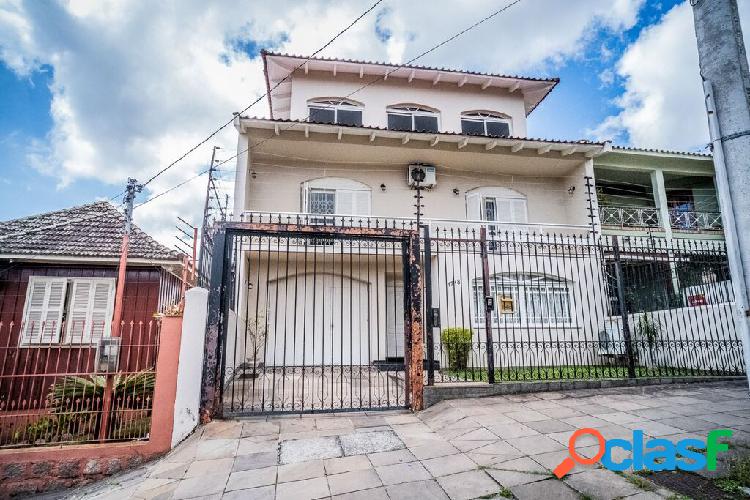 Casa com 3 quartos, 380m², à venda em Porto Alegre, Vila