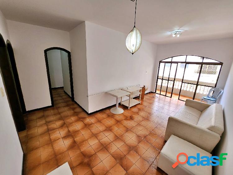 OPORTUNIDADE! AMPLO APARTAMENTO, 200M DO MAR!