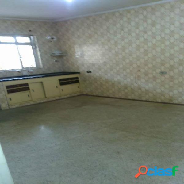 Sobrado residencial à venda com 500m2 de área útil, Campo