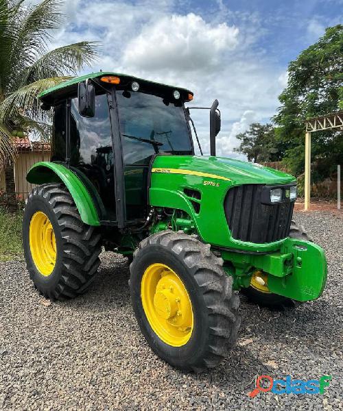 Trator John Deere 5075E