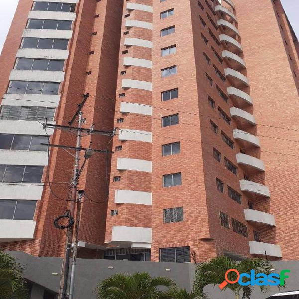 APARTAMENTO RES. MANS SUITE URB. EL MANANTIAL CON