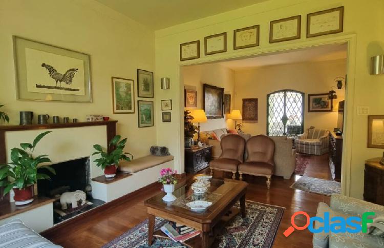 Casa com 3 quartos, 350m², à venda