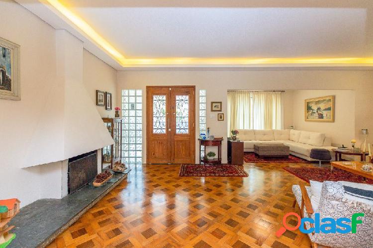 Casa com 4 quartos, 395m², à venda