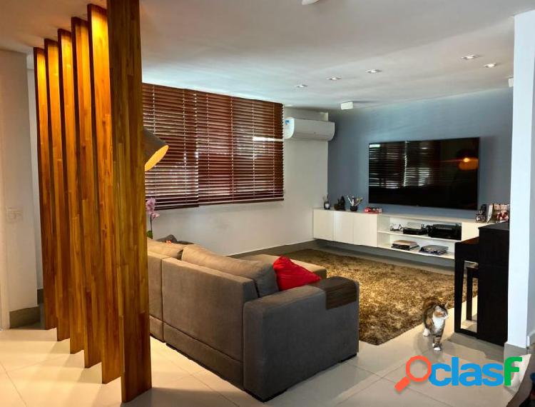 Casa de condomínio com 4 quartos, 226m²m², à venda em