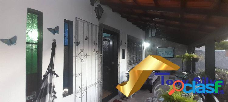 EXCELENTE CASA EM CONDOMINIO