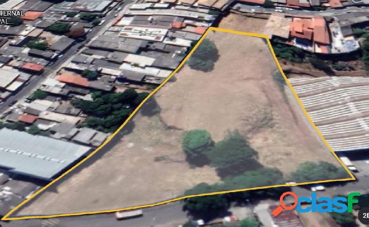 Terreno para venda de 7.100 m² em Barueri-SP.