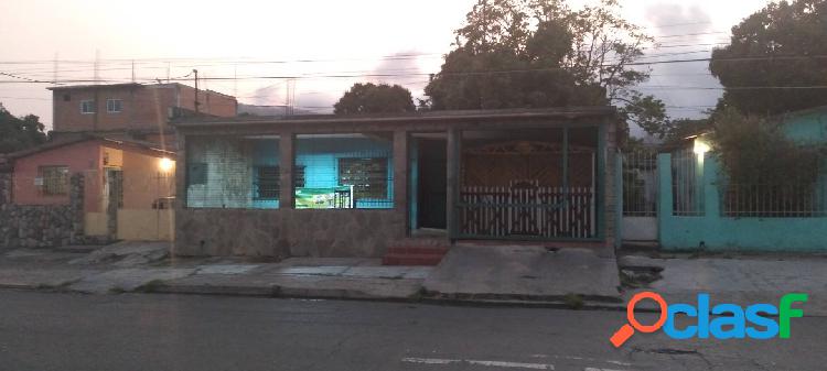 Vendo Casa en Av Principal de La Vivienda Rural de Barbula