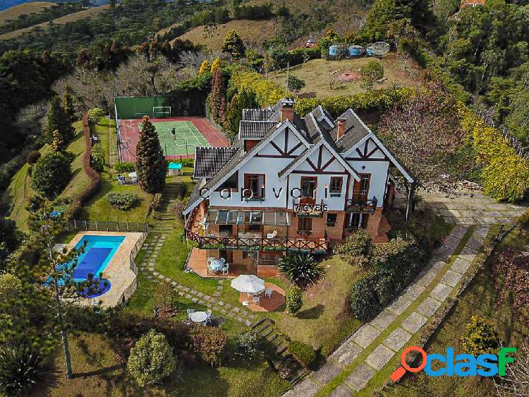 Casa a venda em Campos do Jordão - 5 suítes, lazer