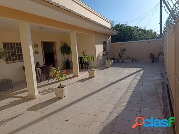 CASA com 2 quartos sendo 1 suíte em terreno com 537m² -
