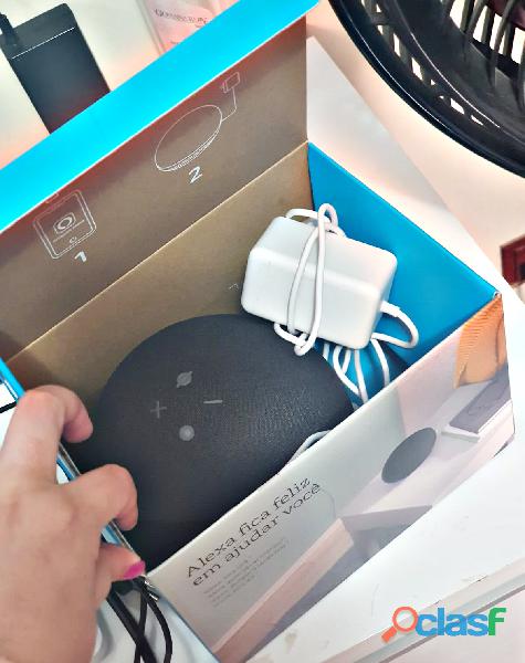 Smart Speaker Amazon Echo 4ª Geração com Hub de Casa