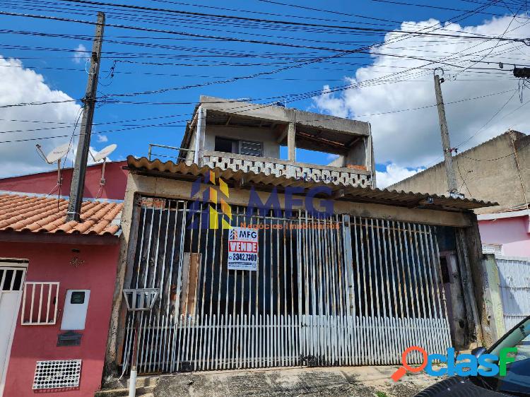 Sobrado com três dormitórios a venda