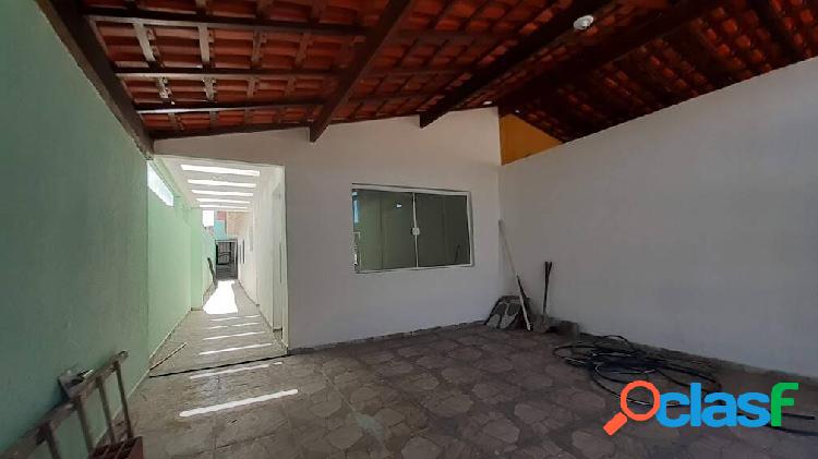 Casa com 3 dormitórios em Mongaguá, R$ 260 MIL
