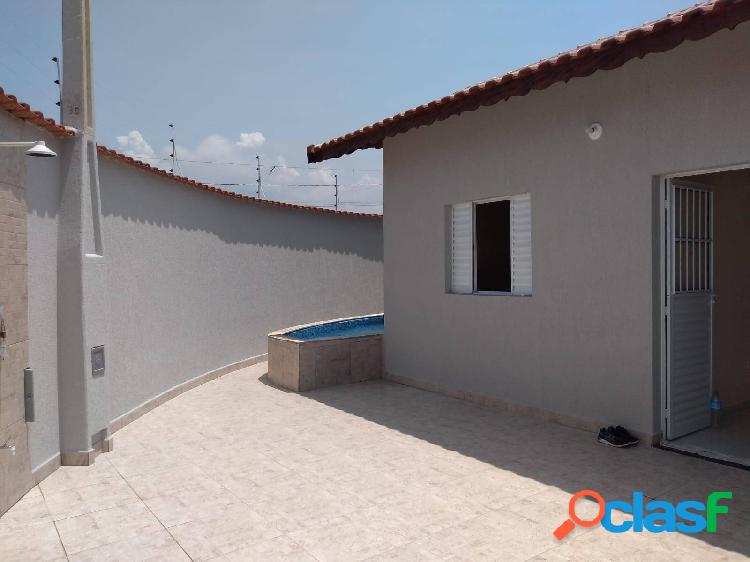 Casa com piscina, 2 dormitórios em Mongaguá - R$ 325 mil