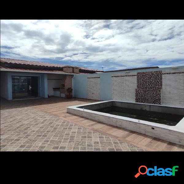 Casa com piscina em Itanhaém, 2 dormitórios R$ 300 mil