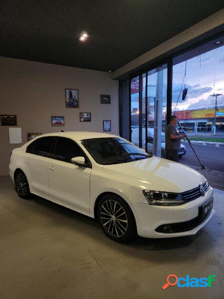 VOLKSWAGEN JETTA COMFORTLINE 2.0 T.FLEX 8V 4P TIPT. BRANCO