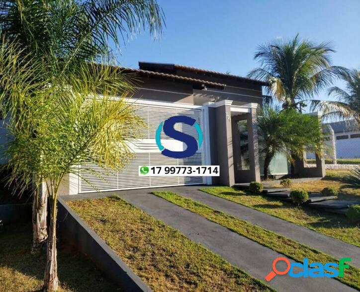 Vende-se casa com piscina no município de Macedônia - SP
