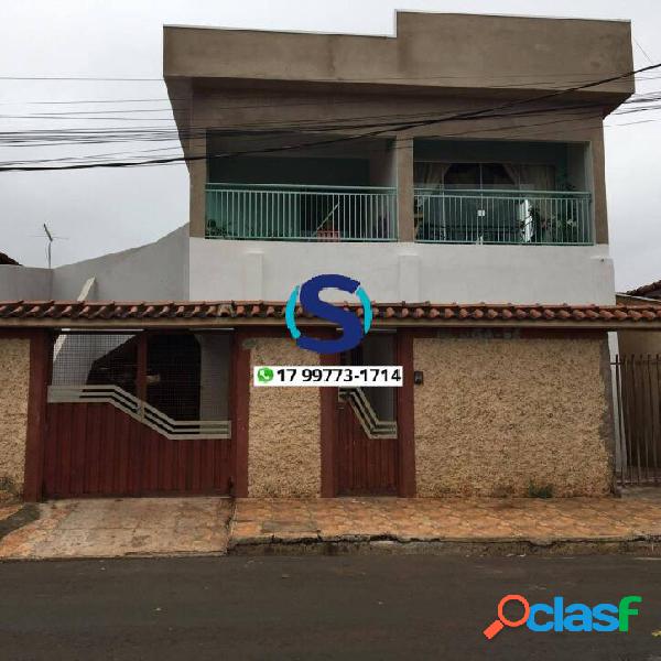 Vende-se sobrado com 3 residências em Ouroeste-SP