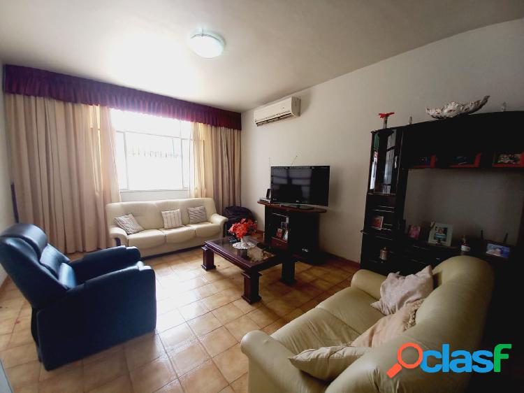 Casa com 3 dormitórios à venda, 144 m² por RS 550.000,00