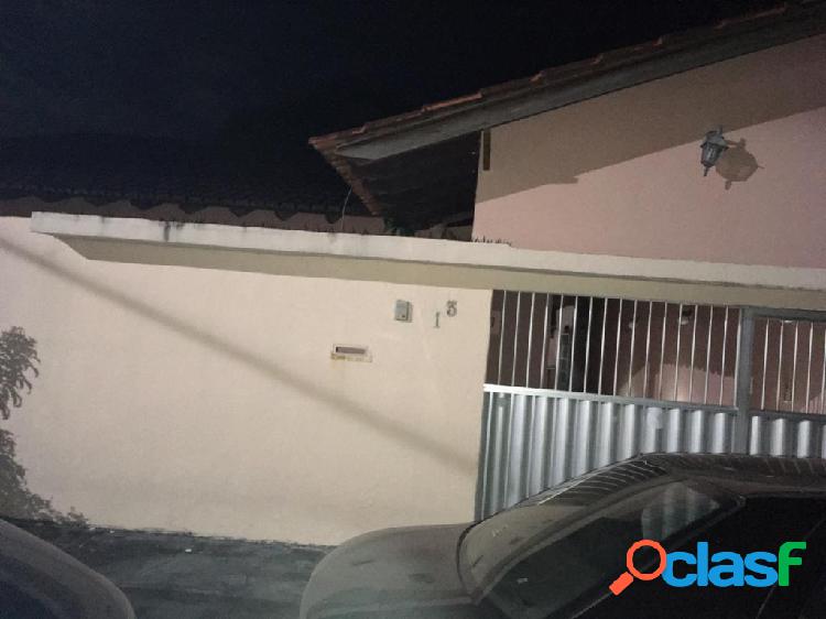 Casa com 3 dormitórios à venda, 200 m² por RS 350.000 -