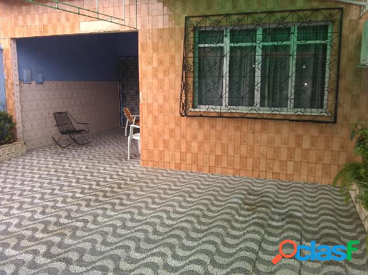 Casa com 4 dormitórios à venda, 180 m² por RS 800.000,00