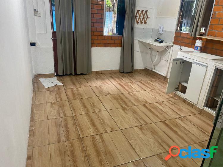Casa com 5 dormitórios à venda, 300 m² por RS 860.000,00