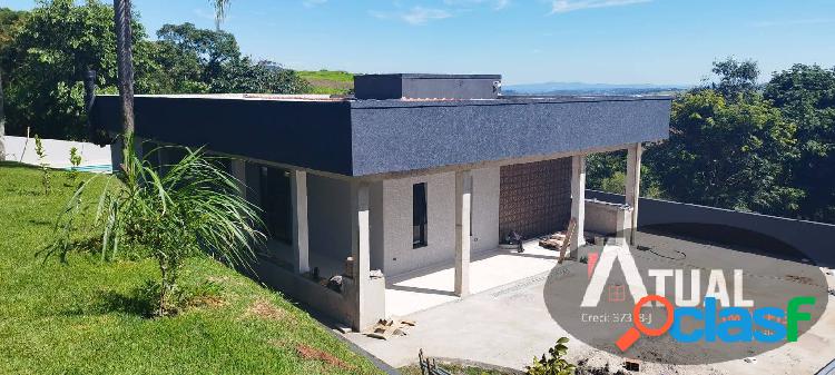 Casa com piscina à venda no bairro Vale das Flores-Atibaia.