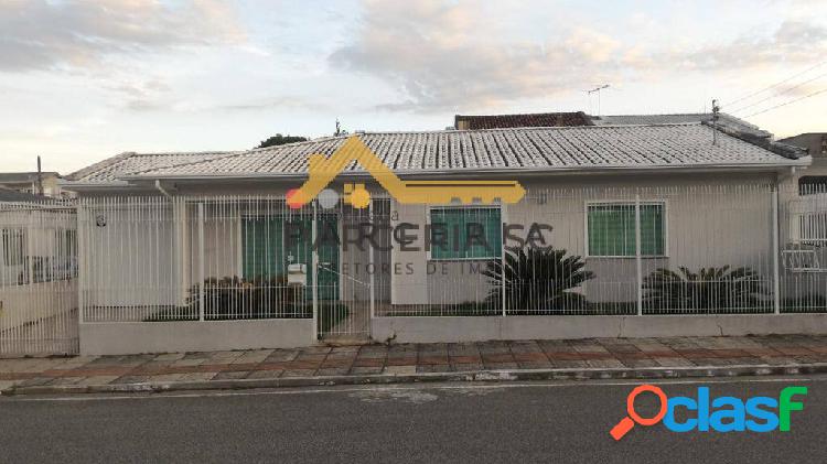 Casa à venda 3 dormitórios, sendo 1 suíte no Bairro
