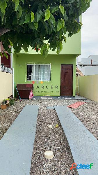 Sobrado à Venda com 02 dormitórios, em São José com