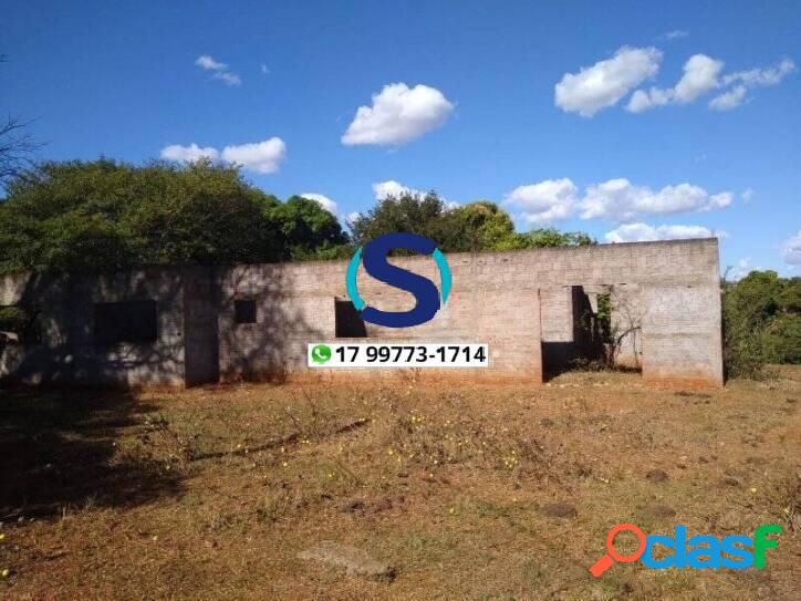 Vende-se chácara com casa em construção em Indiaporã-SP