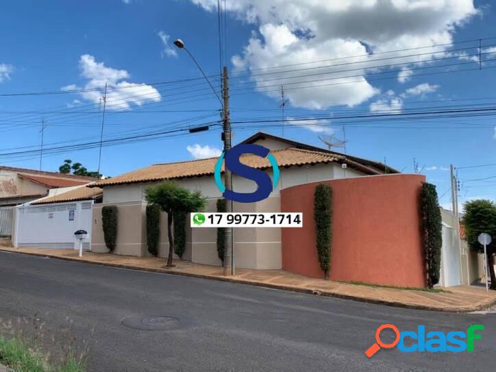 Vende-se linda casa no centro de Fernandópolis, SP