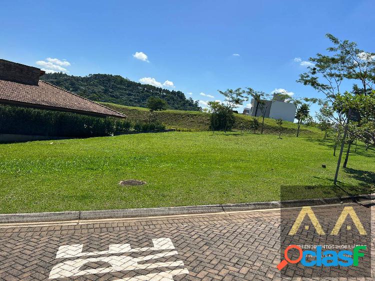 LINDO LOTE ESQUINA, ÓTIMA LOCALIZAÇÃO, MUITO VERDE!