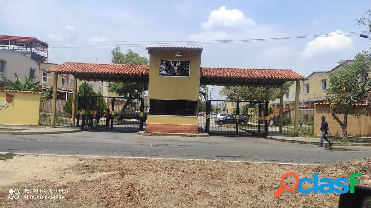 Town House de 62 mts2 Urb calicanto flor amarillo con pozo