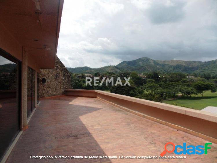 APARTAMENTO EN VENTA DOS NIVELES VISTA AL CAMPO DE GOLF RES