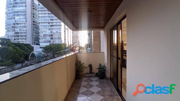 Apartamento de 253 m2 na Praia da Costa em Vila Velha-ES