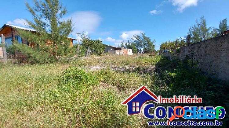 T389 - Ótimo terreno de 300m² próximo ao mar no