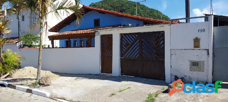 Casa térrea revitalizada - 2 dorms em bairro residencial de