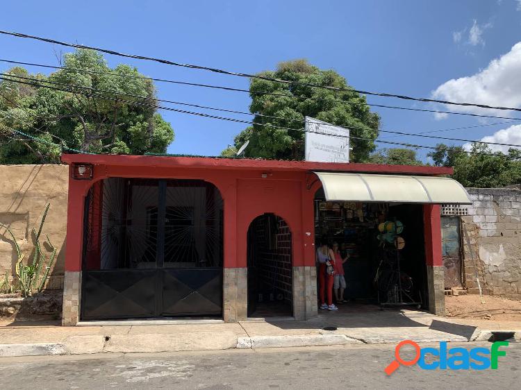 Casa Comercial A Media Cuadra De La Av Aranzazu Terreno de