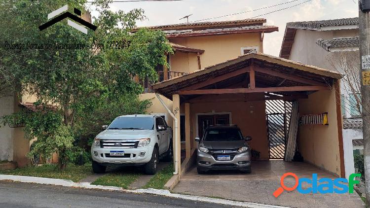 Bela casa em Cotia com 3 dormitórios e 1 suíte