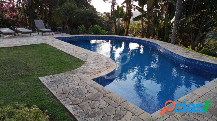 Casa rodeada pelo verde no Villa Velha em Santana de