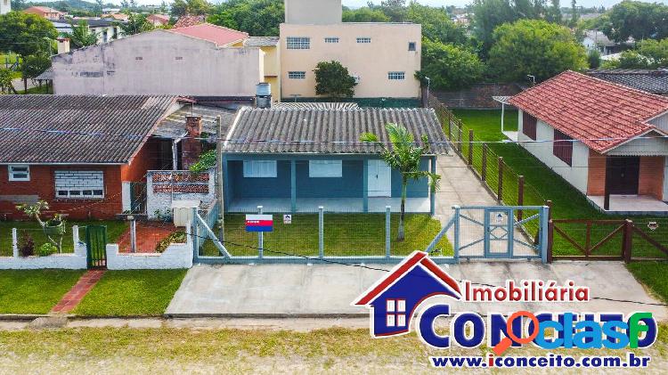 C42 - Ótima residência com 3 dormitórios localizada no