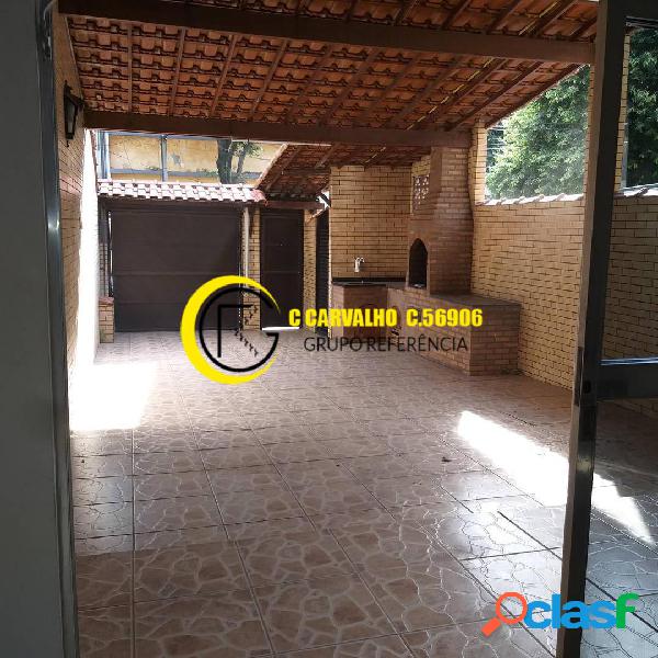 Casa em Jardim América, 3 quartos com quintal e garagem