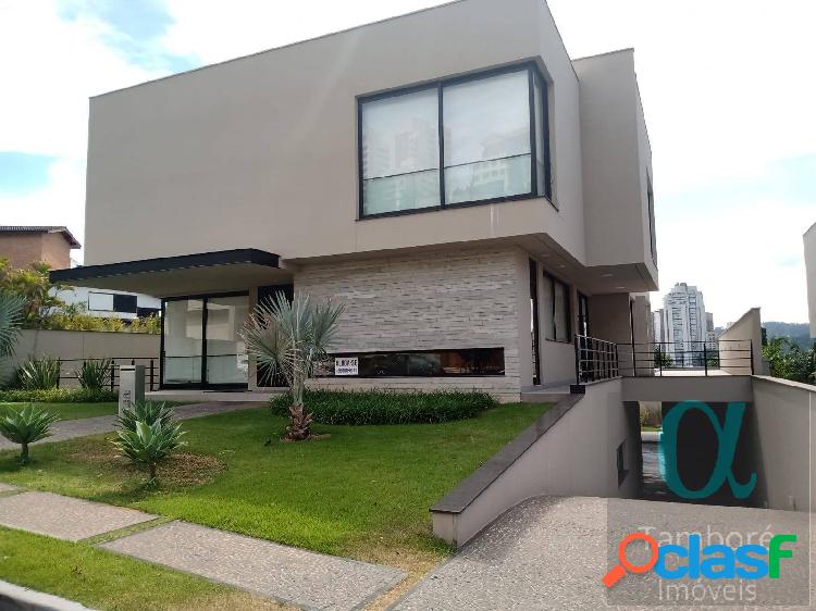Linda Casa no Centro de Alphaville