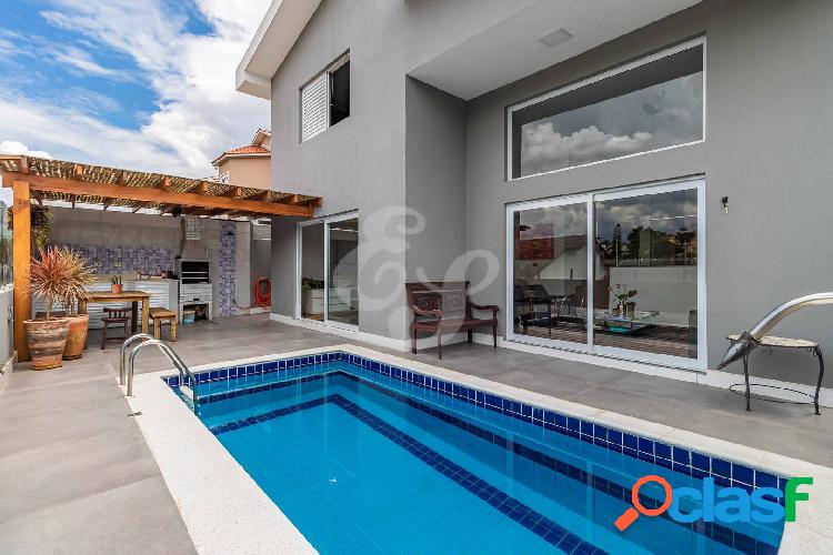 Linda casa à venda no Alphaville 11 com muita luminosidade