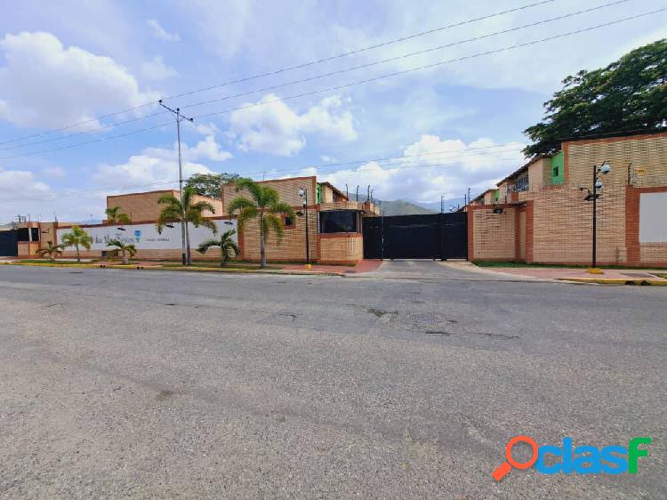 (137mts2) EN VENTA TONWHOUSE EN VILLA FONTANA TOTALMENTE