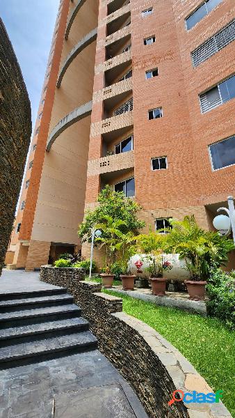 Alquiler amplio apartamento con terraza Mandalay Suites