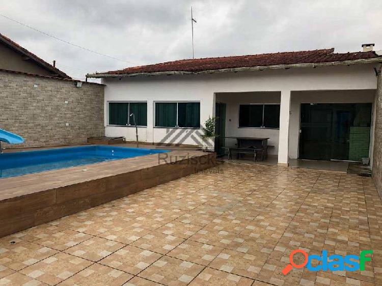 CASA COM PISCINA A VENDA EM ITANHAÉM Á 600M DO MAR.